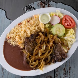 Bistec Encebollado/Beef In Onion Sauce