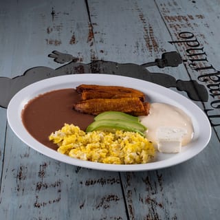 Desayuno/Breakfast Platanos Fritos/Fried platains