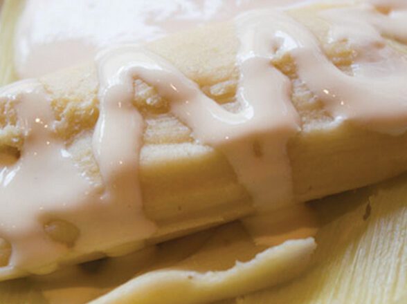 Tamal de Elote servido con queso y crema – El Tamarindo Restaurant
